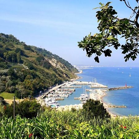 Residence Baia Vallugola Castel di Mezzo エクステリア 写真