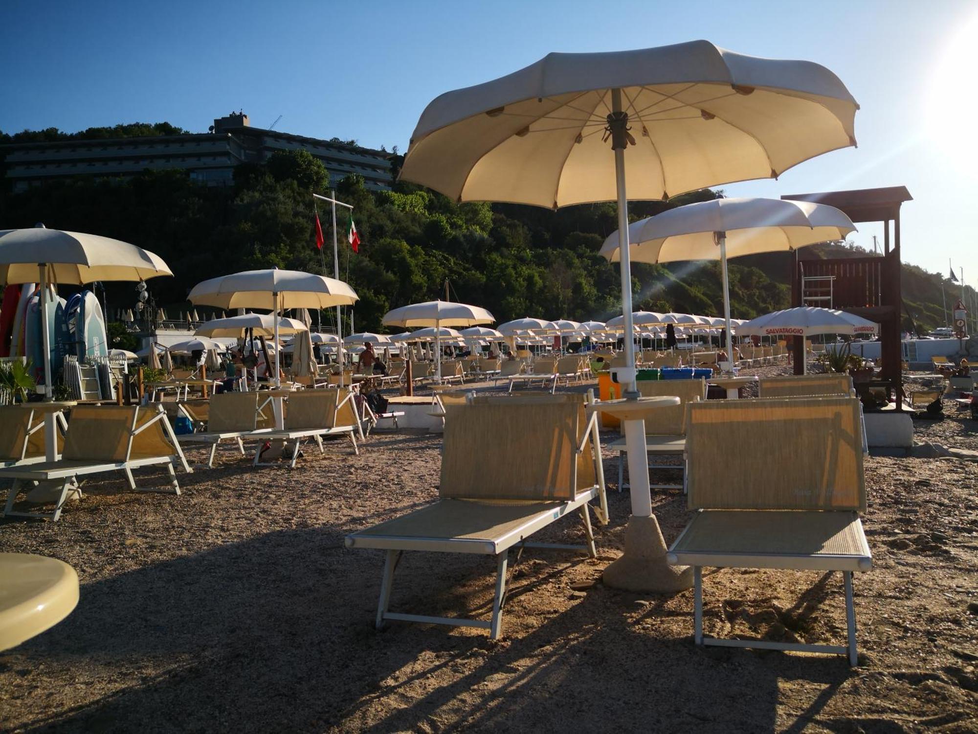 Residence Baia Vallugola Castel di Mezzo エクステリア 写真